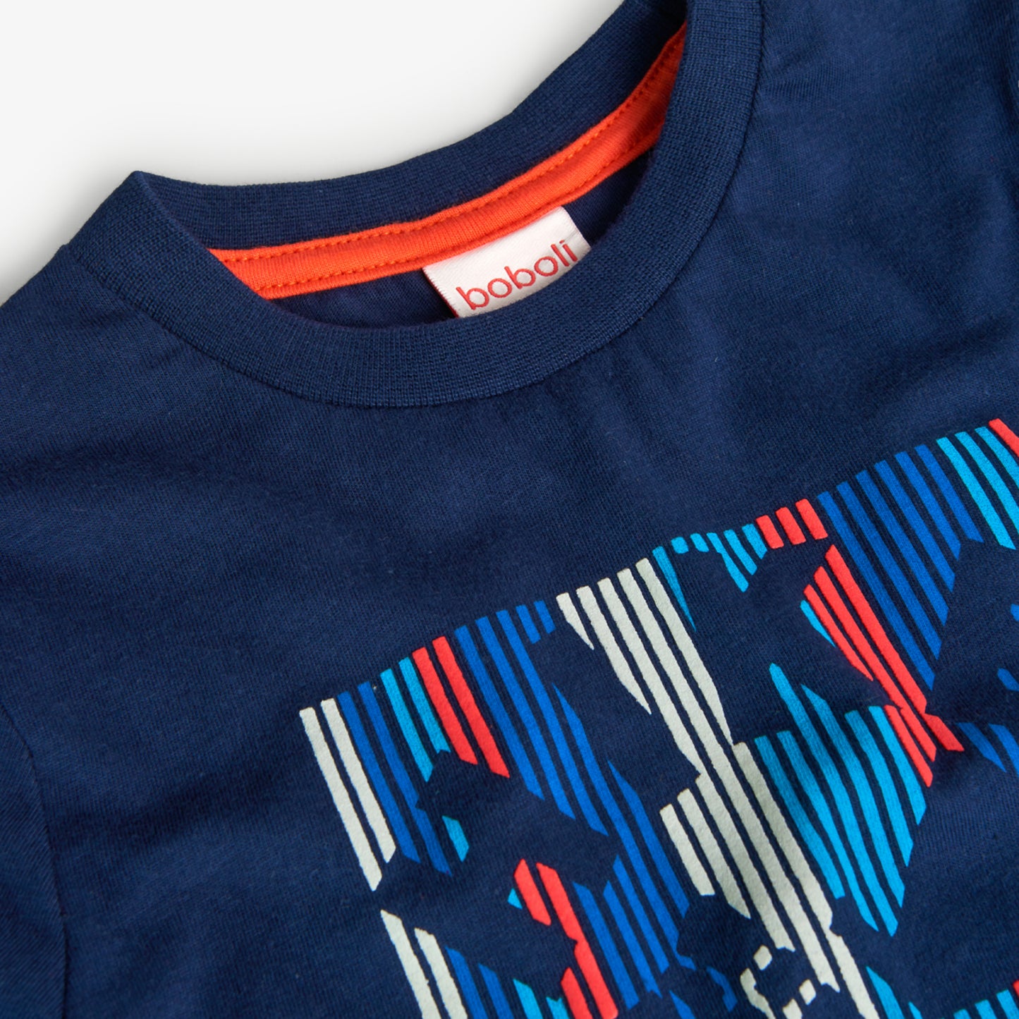 Playera azul marino estampada para mini niño