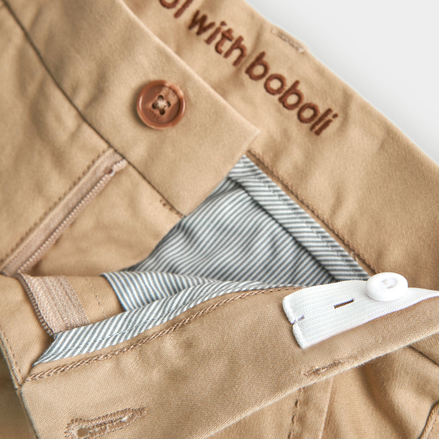 Pantalón satén stretch camel niño jr