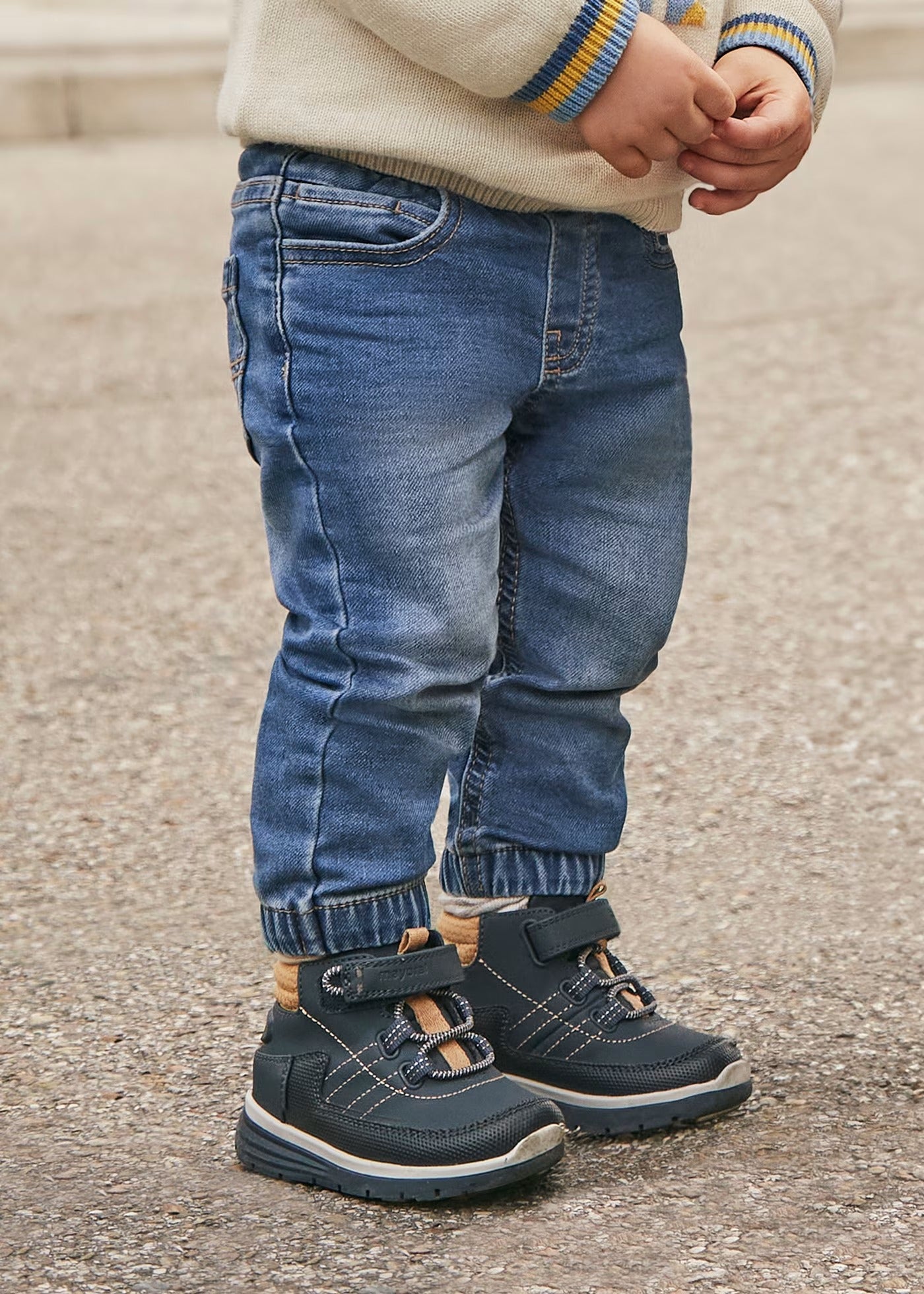 Jogger mezclilla azul para bebé niño