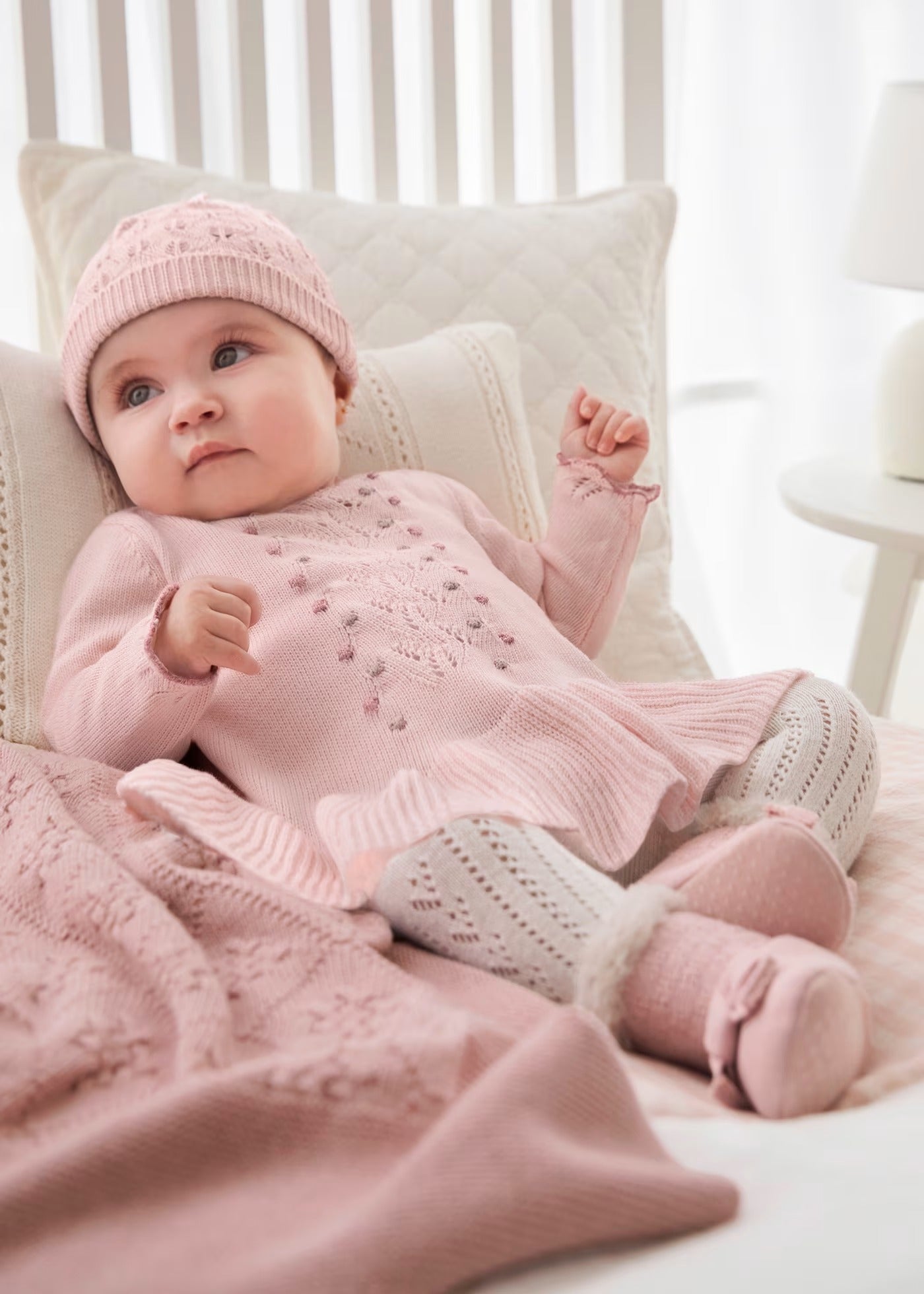 Vestido con gorro tricot recién nacida