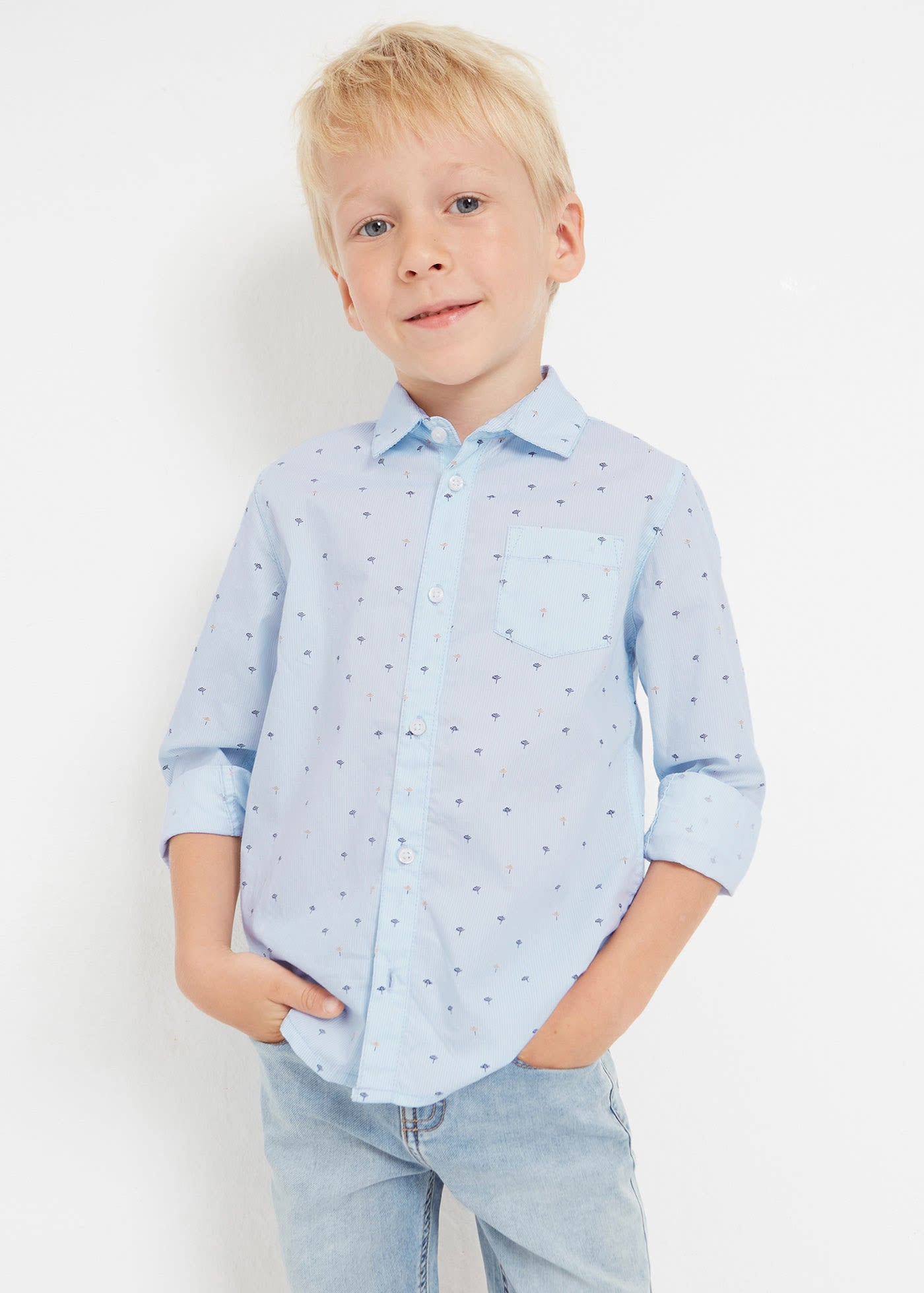 Camisa azul de manga larga estampada con algodón sostenible para mini niño