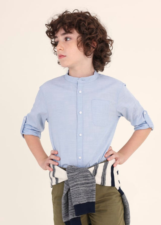 Camisa azul con cuello mao de algodón sostenible para niño jr